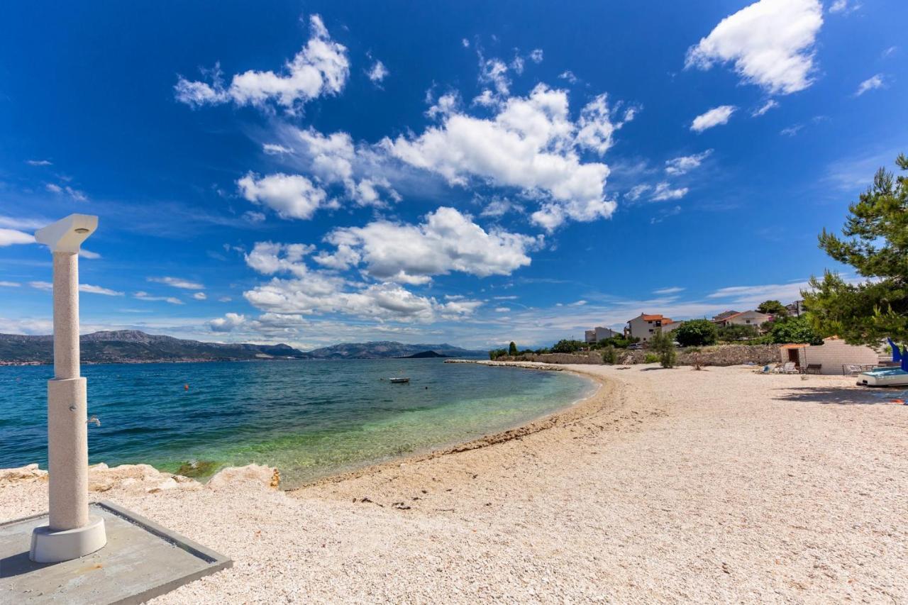 Apartments By The Sea Arbanija, Ciovo - 18797 Trogir Eksteriør billede